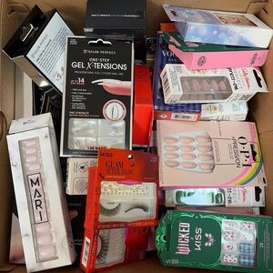 Kiss Salon X-Tend & Gel X-Tensions Nail Kit in Pink and Clear